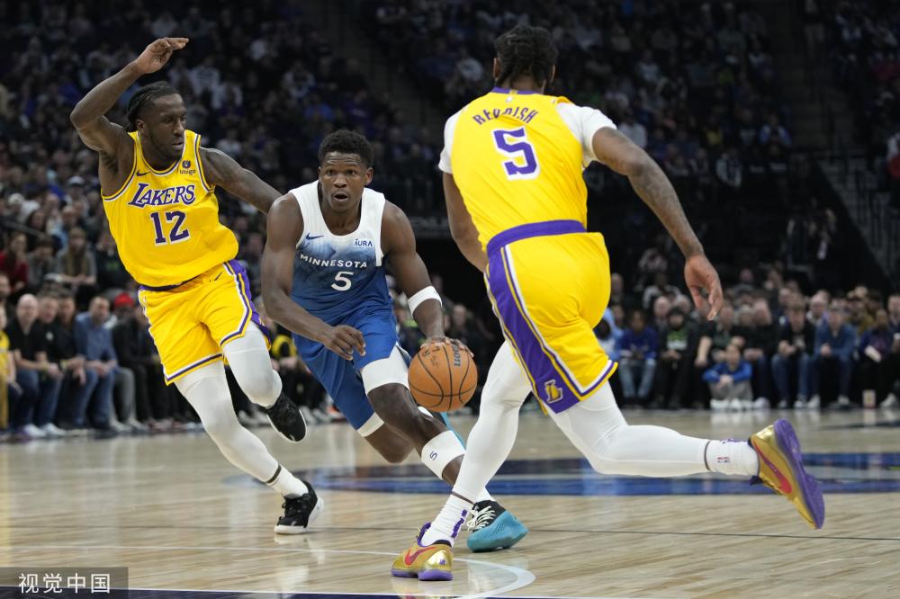 豪在接受采 豪在接受采